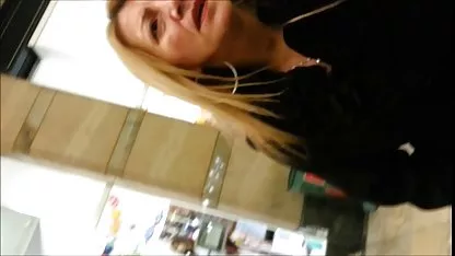 U jutro je tip u zajedničkom fucks u susjedstvu pilića u ustima pod tušem