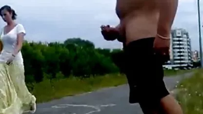Lijepa Eliska daje blowjob i preuzima ženu odozgo na člana agenta