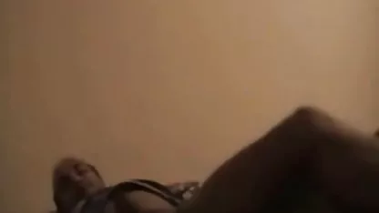 Plava lutka izgleda s uskim maca fucks crnac s težak kurac
