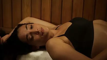 Guy prsne prljavu milf kao prvu djevicu u selu