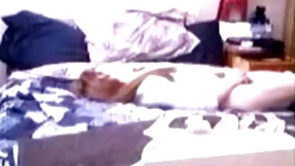 Dvostruko prodiranje i puni spermija usta za gospođicu šupak