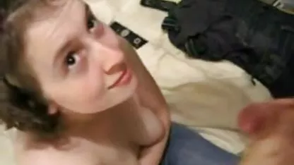 Muškarac susjeda muškarac se trgnuo od djevojčice dildo i fucks na ljuljačka s velikim kurac