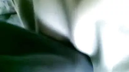 Susjedni momak zavodi krhku djevojku za oralni seks