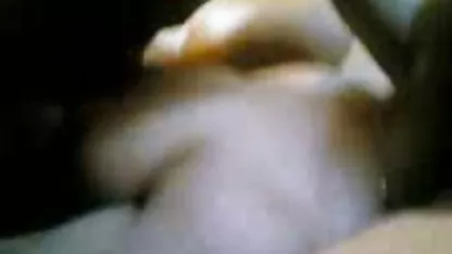 Avangardni umjetnik licks maca lijepe plavuša i fucks joj lijepo na izložbi