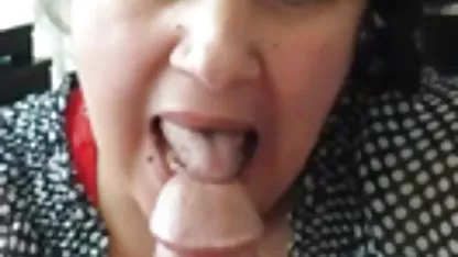 Redhead cutie jerking off magarca za analni porno s prijateljem