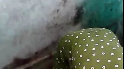 Tanka djevojka je zadovoljna s blowjob s cumshots