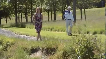 Busty plavuša teško prianja s bogatim dječakom na jahti