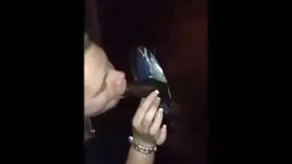 Slatka bruneta otmazatsya prije drugog vrućeg seksa