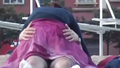 Ljubavnik mrlja njezin prijatelj s uljem i fucks neumoran kurac
