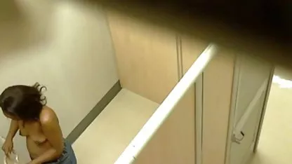 Mladi arapski učitelj pokušava crne lisice u divljini orgija