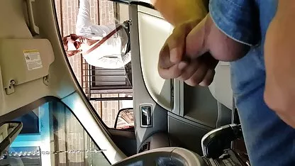 Visoke djevojke prekršile su troje s čovjekom u kuglanju