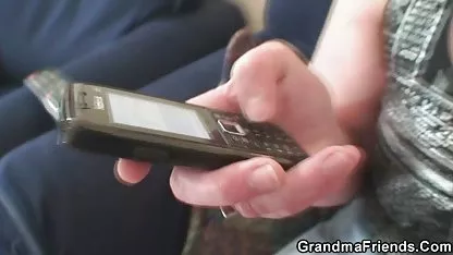 Mladić se veže i zajebuje crnčeg susjeda