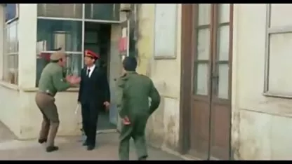 Lijepa kaciga na početku dana privlači susjeda za tvrdi seks umjesto punjenja