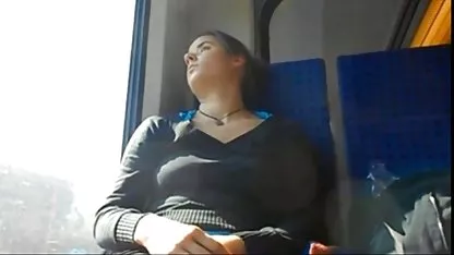 Prekrasna crnka započela je s prijateljem i završila s dvostrukom penetracijom orgije