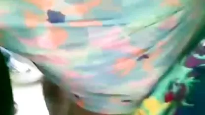 Crvenokosa prsnasta žena dobiva cool seks od čovjeka koji prolazi
