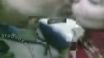 Negro se zabavlja s mladom oženjenom ljepotom