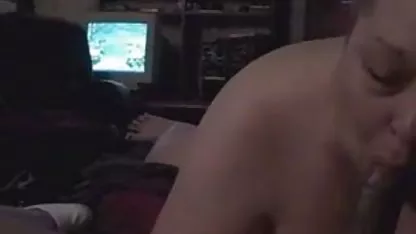 Busty Peta prakticira yoga i seks s pomoćnikom