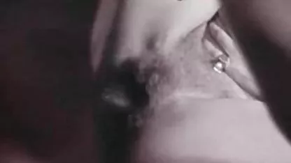 Šef je zavodio mladog radnika na kauču