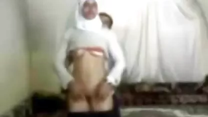 Odlučio sam trenirati jezik i sjebati s dvije crnce odjednom