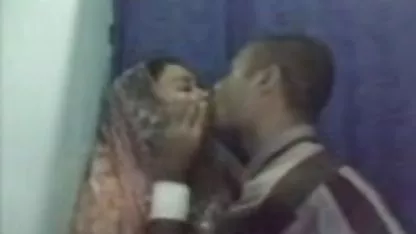 Cool porno s mršavom u teretani i banalno ime filma