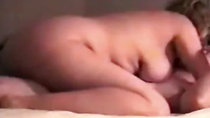 Muškarac s velikim magarcem dobiva djevojke nakon kupovine