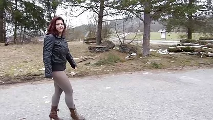 Bambino prije doručka, lupajući Tinki-otacac, potajno iz roditelja