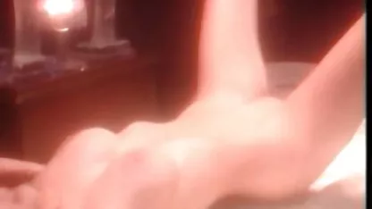 Dječak drži susjedov Papa s velikim kuracom