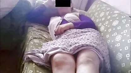 Staklena dječaka vrti se u nimfoju za kupanje i ujedno ju jebi