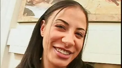 Blondova medicinska sestra potiče pacijenta s blowjobom zbog grubog seksa