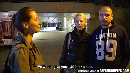 Fan Krav Maga čini par bavljenje grupnim seksom s lezbijskim seksom