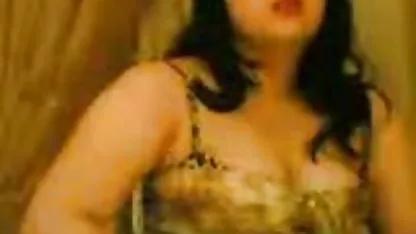 Feng Shui fan susreće svog prijatelja s grlo blowjob