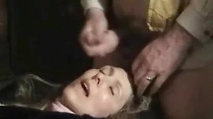 Ruska beba Nancy A. spikes u crnim čarapa tijekom ljubavni datum
