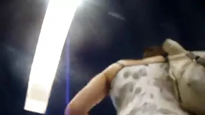 Čelav prijatelj teško fucks mokro rupu mlada djevojka s velikim kurac
