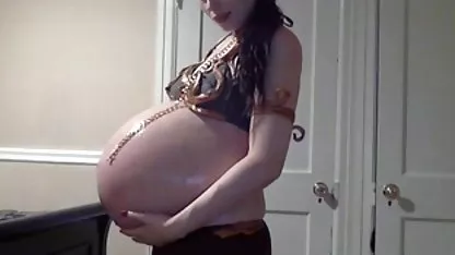Sivaya drolja fucks u najbližim grmlja u prirodi
