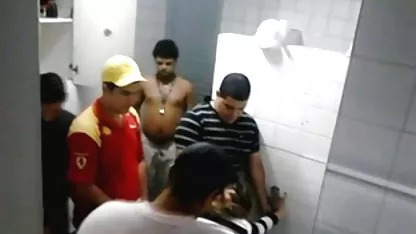 Tanka plavuša čini ljubav kod kuće