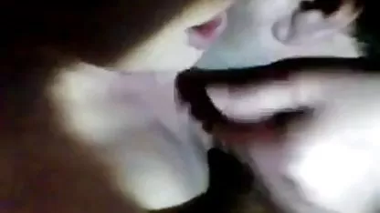 Nekoliko studentica umjesto da se uniče u magarcu s jakim ćelavim muškarcem