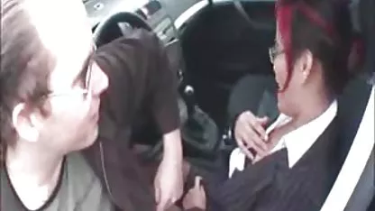 Bald Brazzers podučava djevojčicu s velikim penisom na stolu u svom uredu
