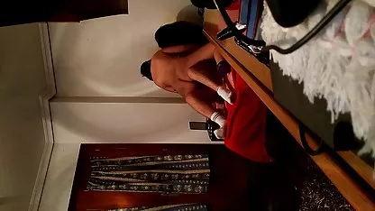 Mlade djevojke dobivaju svježu spermu u otvorećim otvore