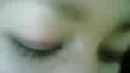 Bearded čovjek fucks prljava čistačica