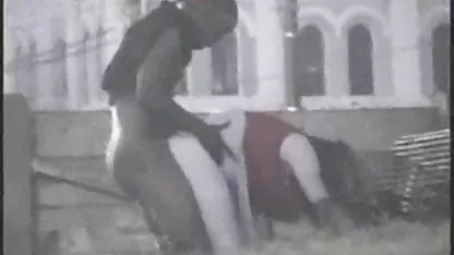 Brineta dobiva jebeno dvoje momaka u grupnom seksu.