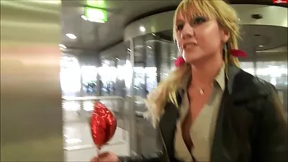 Pogledao sam donje rublje djevojke i dobio dobar seks.
