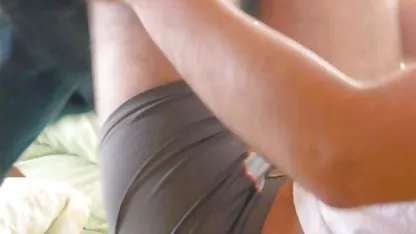 Mladi Azijski sranje penis kurac i fucks ga na radnoj površini