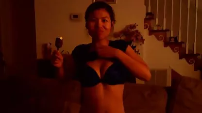 Suze na tri slova odijelo od lateksa tijekom seksa u magarcu sa svojim ljubavnikom