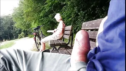 Carinik cums u usta lijepe plavuša