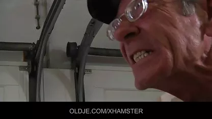Brutal tvrdi praskavi krhku plavu, tako da se ne leti lijevo